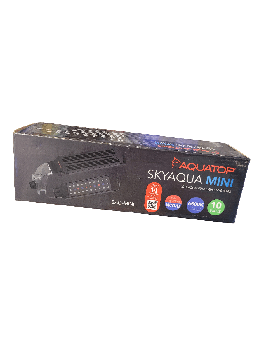 Box of Aquatop - Skyaqua Mini LED, model SAG-MINI. The packaging showcases images of the lighting system and highlights features such as energy efficiency, along with details like a 6500K color temperature and 10 watts power usage.