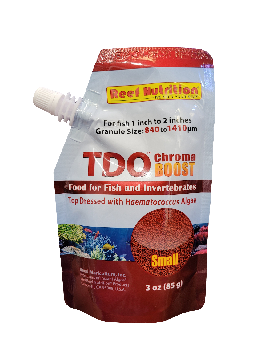 An 85g container of Reef Nutrition's TDO Chroma Boost Small Pellet, formulated for fish and invertebrates measuring 1 to 2 inches, features a granule size between 840-1410 µm and includes haematococcus algae.