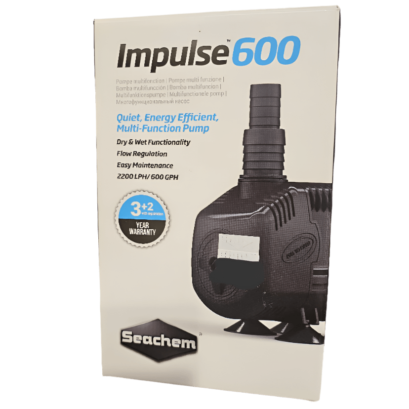 Packaging of the Seachem - Impulse 600 gph Pump. Features highlighted include its quiet and energy-efficient operation, dual dry and wet functionality, adjustable flow regulation, easy maintenance, and a comprehensive 3+2 year warranty.